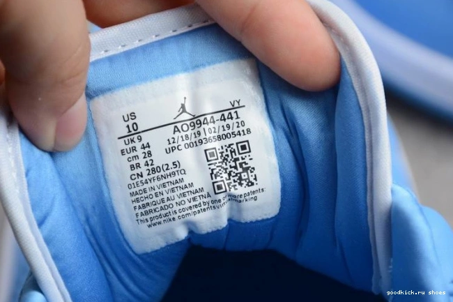 AO9944-441 Jordan Air 1 (W) Low UNC 0719
